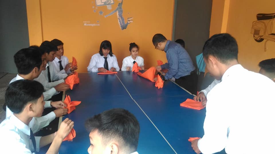 folding napkin class